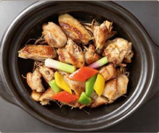 潮汕食府菜单菜品：J2 五指毛桃焗走地鸡（半只） Five-finger Fig Baked Free-range Chicken (Half)